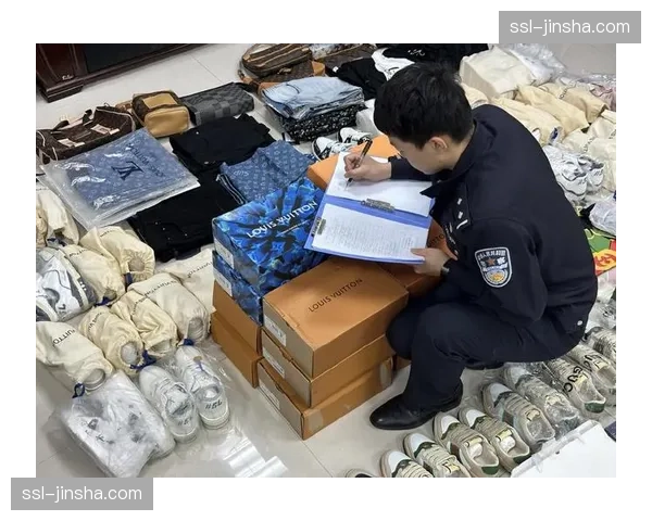 马赛警方宣布成功捣毁一个制造售卖假球衣的犯罪团伙 马赛警方宣布成功捣毁一个制造售卖假球衣的犯罪团伙