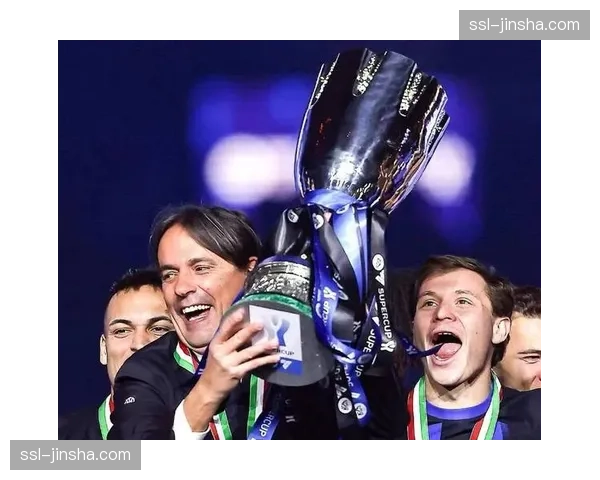 意甲冠军奖杯将在米兰大教堂广场进行巡回展示